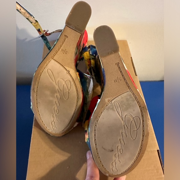 Guess Floral Wedge Size 5.5 - Picture 5 of 5